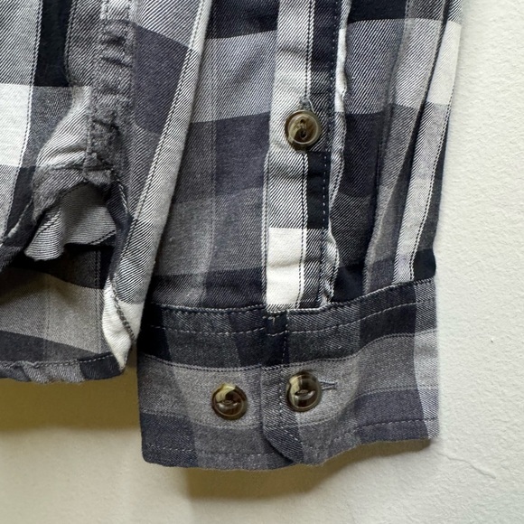 The North Face Men's Black and White Cumberland Plaid Button Down Shirt - Picture 6 of 7